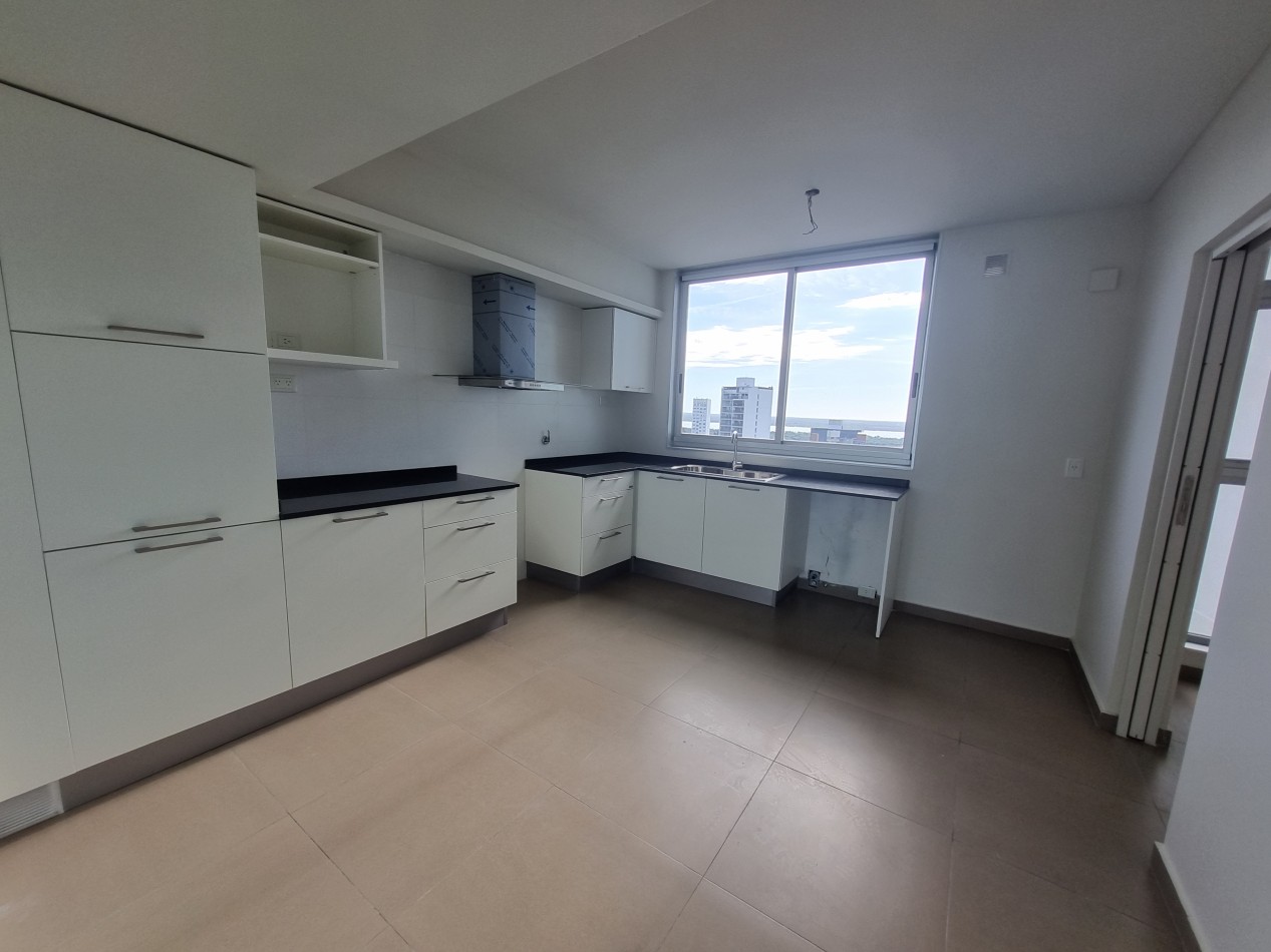 VENTA HERMOSO SEMI PISO DE 3 DORM ZONA PARQUE !!! 