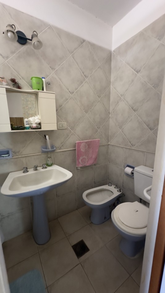 EN VENTA CASA DE 2 DORM - ZONA GALAN !!! 