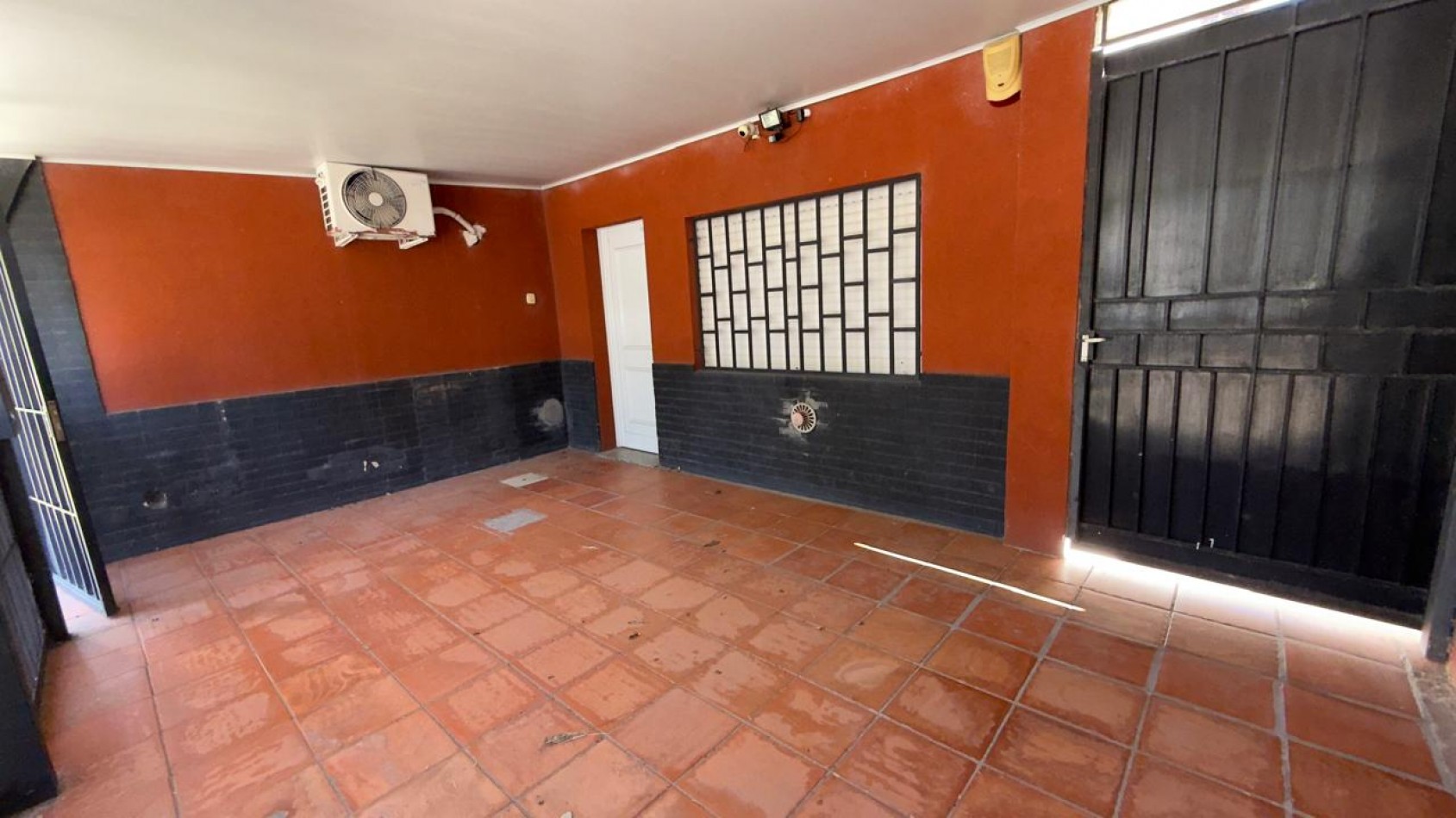 VENDO CASA 3 DORM S/CALLE BRIGADIER LOPEZ, A METROS DE CALLE GALAN. 