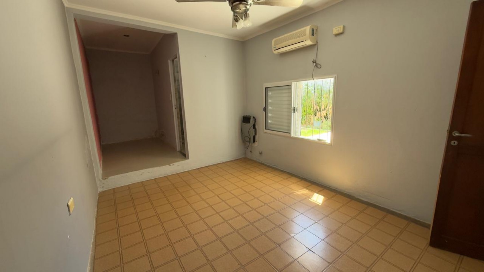 VENDO CASA 3 DORM S/CALLE BRIGADIER LOPEZ, A METROS DE CALLE GALAN. 