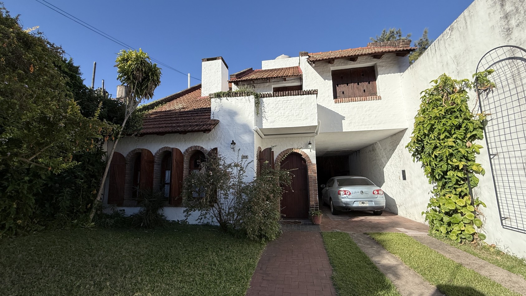 VENTA CASA CON GRAN TERRENO ZONA PARQUE !!! 