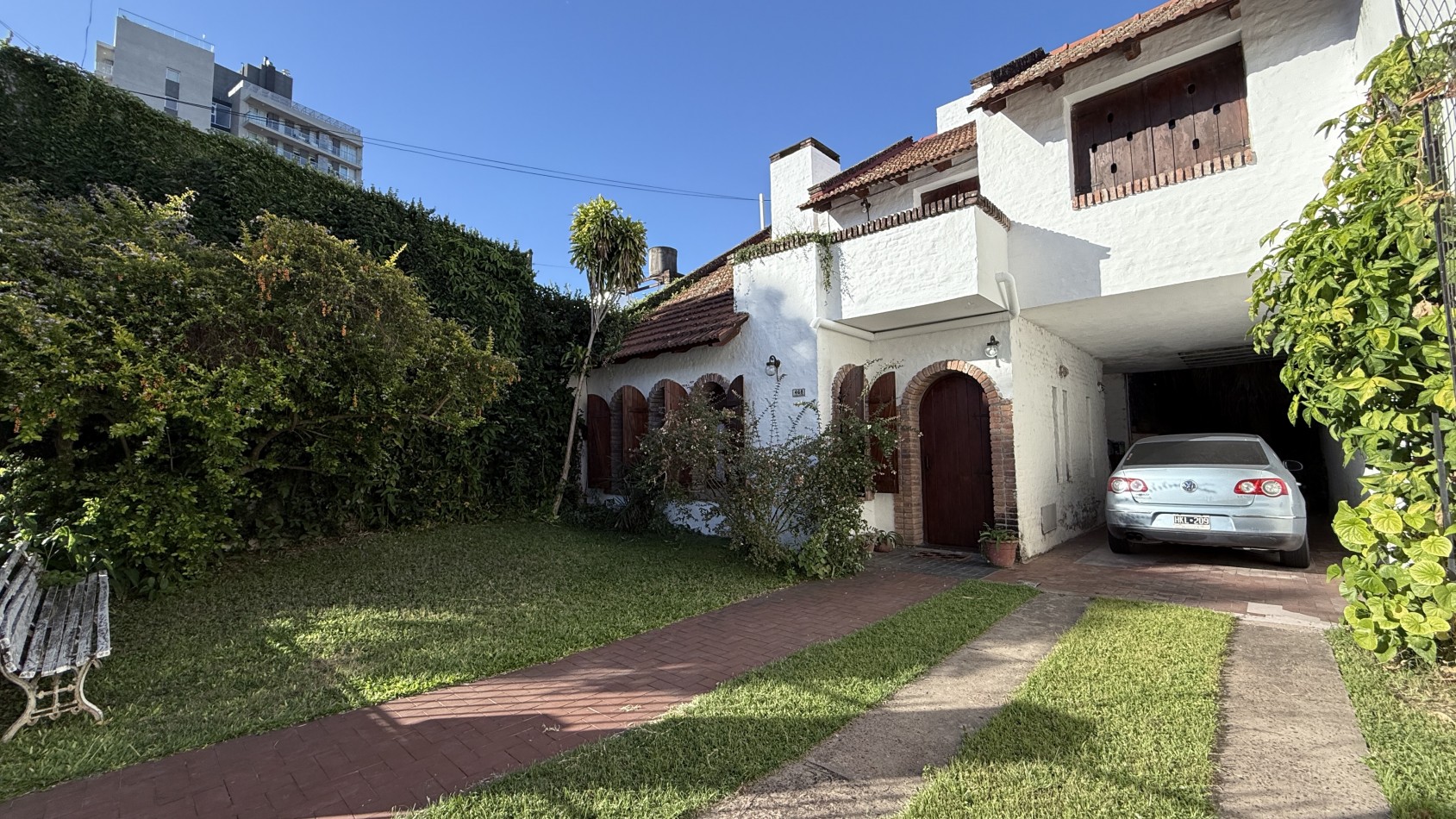 VENTA CASA CON GRAN TERRENO ZONA PARQUE !!! 