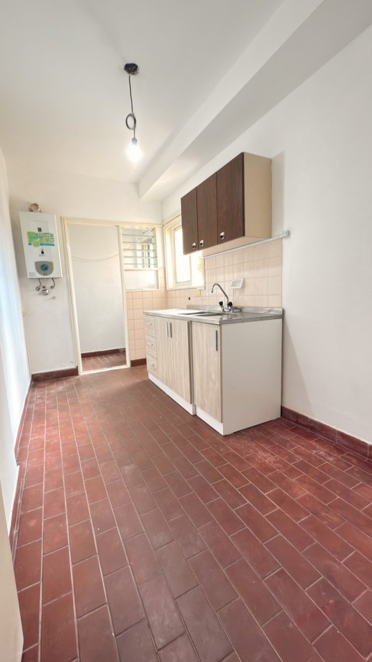 EN VENTA DPTO DE 2 DORM C/COCHERA - CALLE 25 DE MAYO