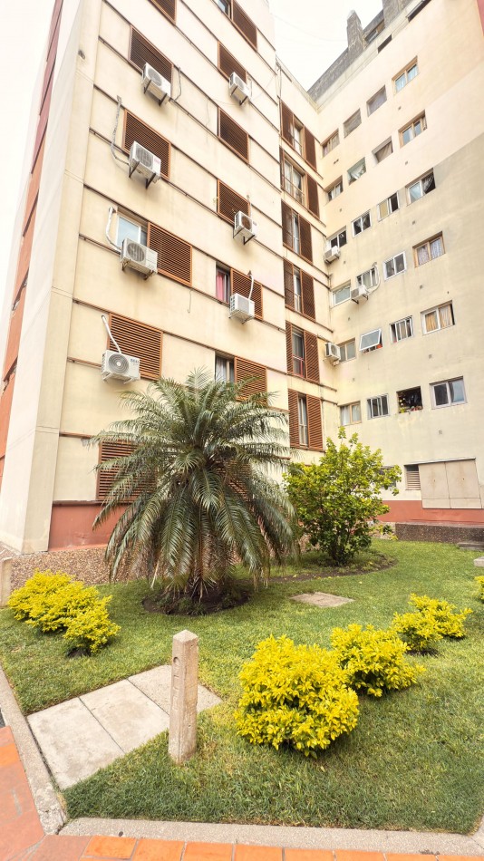 EN VENTA DPTO DE 2 DORM C/COCHERA - CALLE 25 DE MAYO