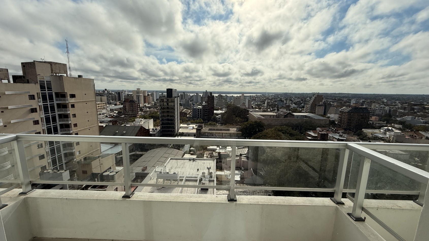 VENTA DEPARTAMENTO DE CATEGORIA - 2 DORMITORIO - ZONA CENTRO!!!