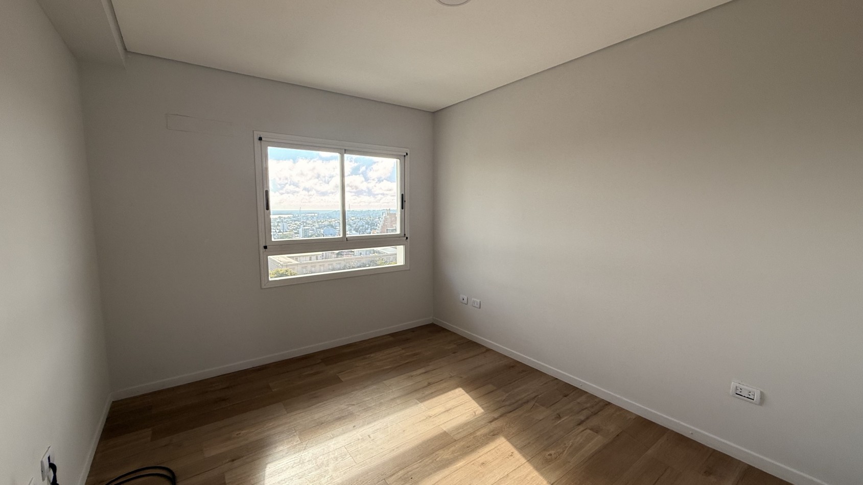 VENTA DEPARTAMENTO DE CATEGORIA - 2 DORMITORIO - ZONA CENTRO!!!
