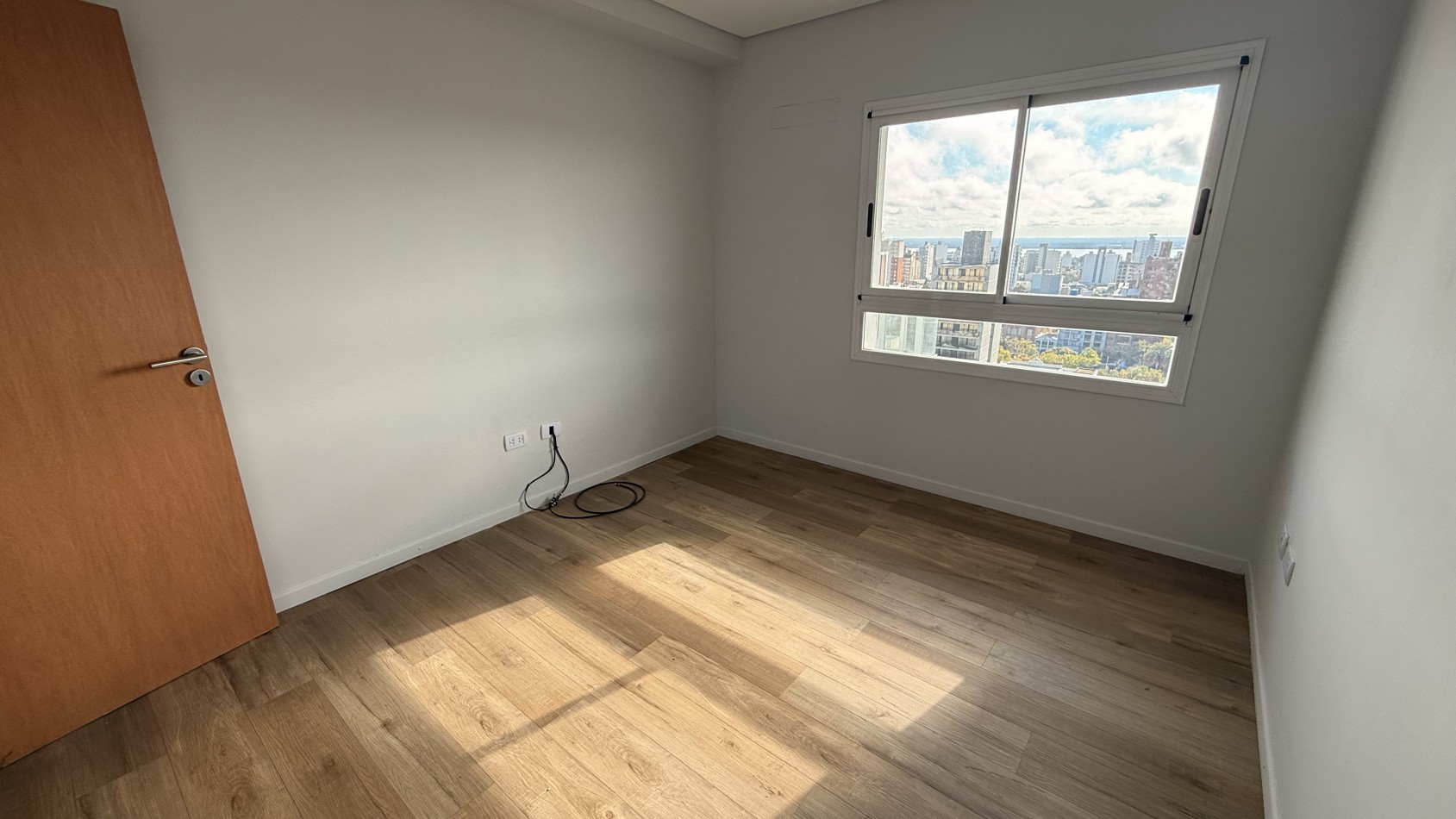VENTA DEPARTAMENTO DE CATEGORIA - 2 DORMITORIO - ZONA CENTRO!!!