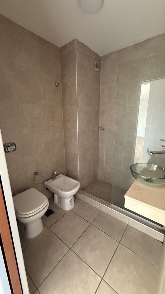 VENTA DEPARTAMENTO DE CATEGORIA - 2 DORMITORIO - ZONA CENTRO!!!