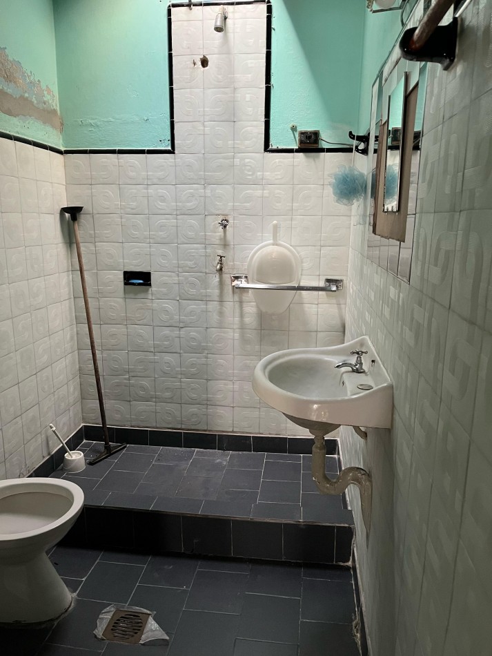 EN VENTA CASA  A REFACCIONAR - S/ AV. DE LAS AMERICAS !!!