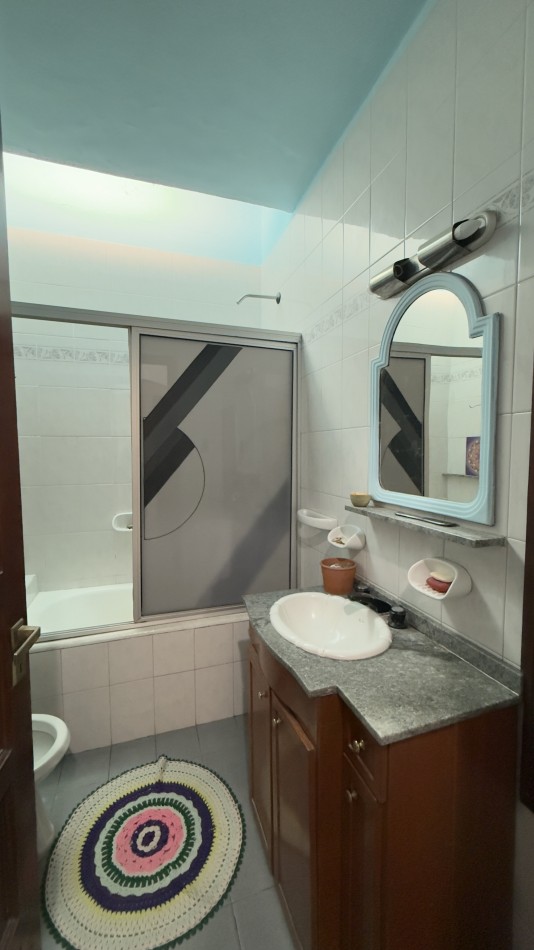 EN VENTA HERMOSA CASA - ZONA CENTRO/PARQUE URQUIZA 