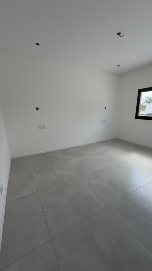 VENTA HERMOSA CASA 3 DORM ZONA PARQUE !!!