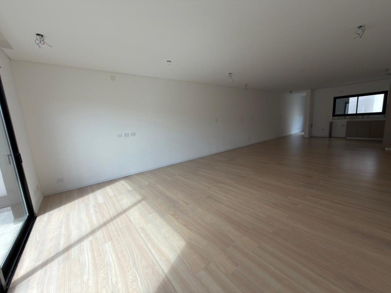 VENTA HERMOSA CASA 3 DORM ZONA PARQUE !!!