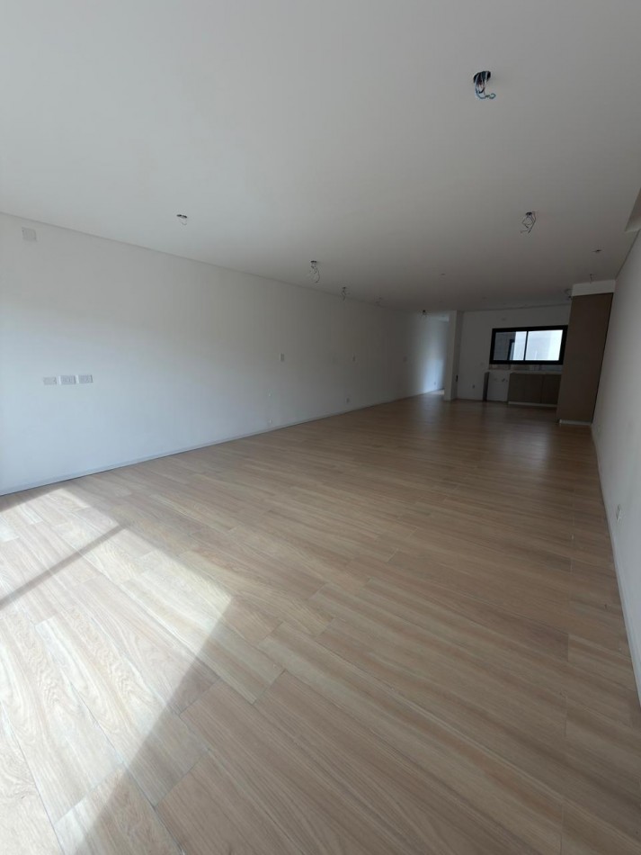 VENTA HERMOSA CASA 3 DORM ZONA PARQUE !!!