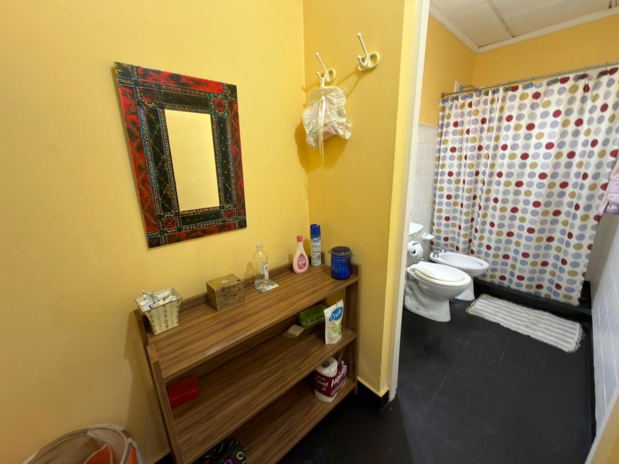 EN VENTA COMODA CASA FAMILIAR EN B° VAIRETTI, LISTA PARA MUDARSE !!!