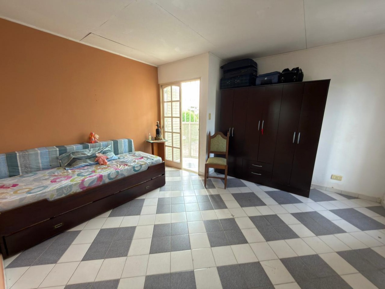 EN VENTA COMODA CASA FAMILIAR EN B° VAIRETTI, LISTA PARA MUDARSE !!!