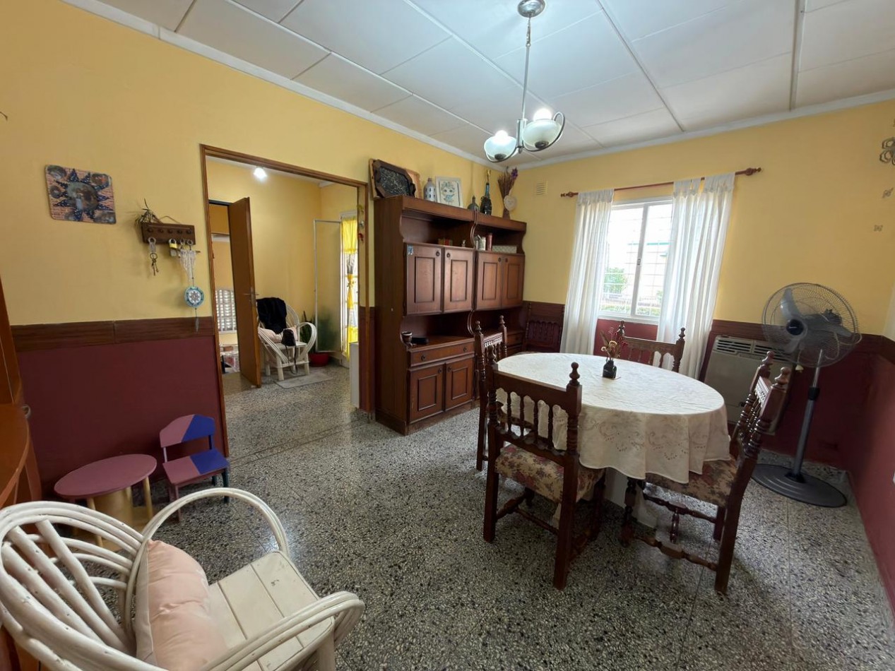 EN VENTA COMODA CASA FAMILIAR EN B° VAIRETTI, LISTA PARA MUDARSE !!!