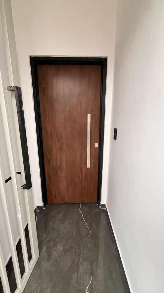 EN VENTA HERMOSA CASA EN ZONA 5 ESQUINA- LISTA PARA ESCRITURAR