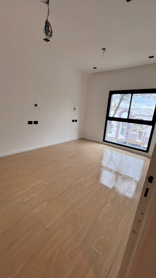 EN VENTA HERMOSA CASA EN ZONA 5 ESQUINA- LISTA PARA ESCRITURAR
