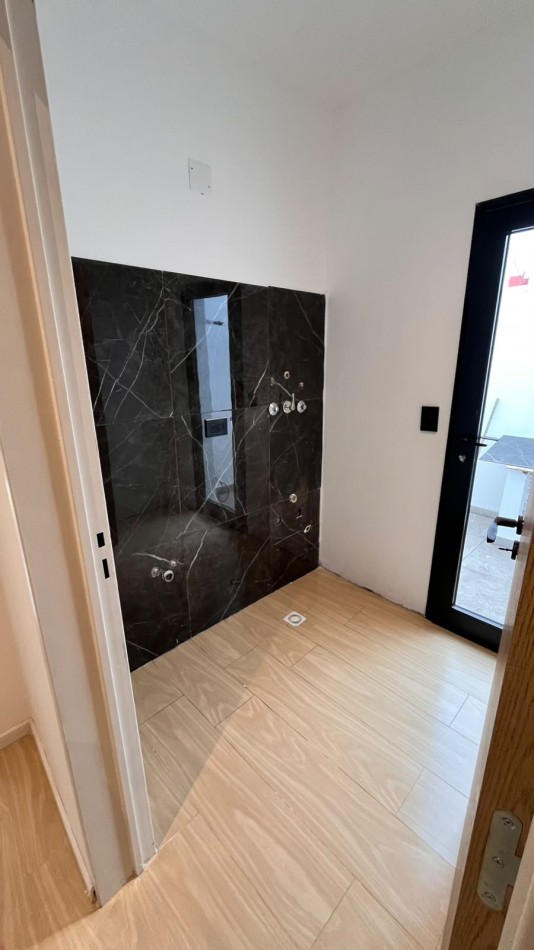 EN VENTA HERMOSA CASA EN ZONA 5 ESQUINA- LISTA PARA ESCRITURAR