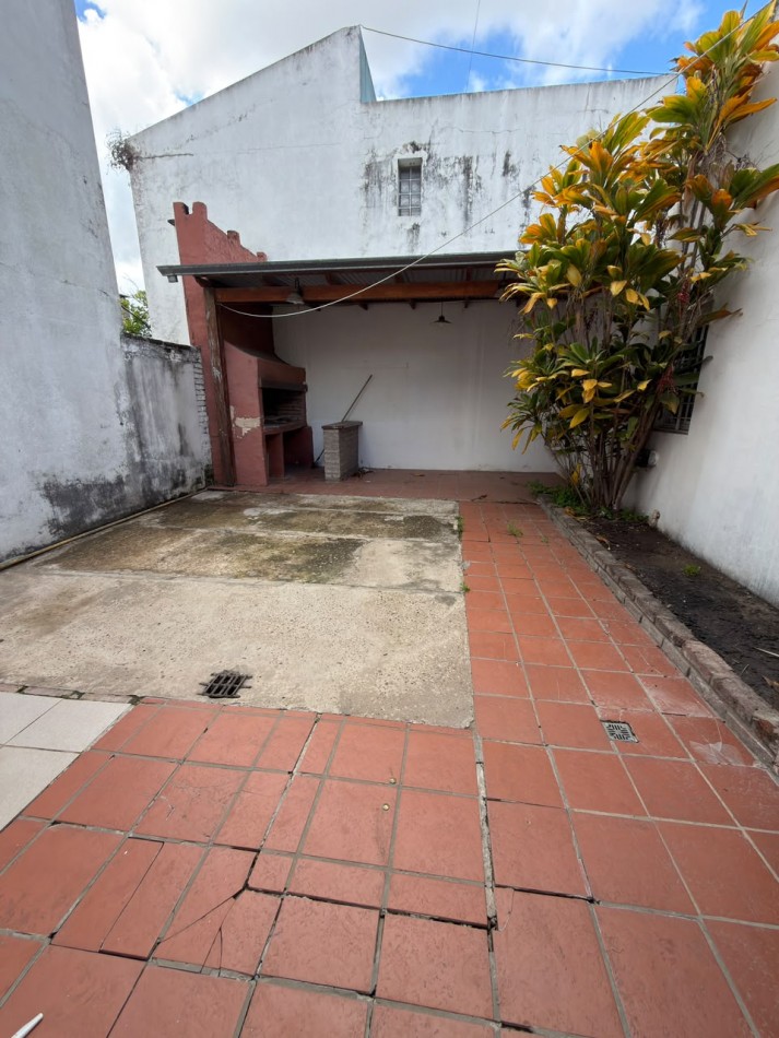 EN VENTA CASA EN ZONA SUR - FUNCIONALIDAD Y EXCELENTE UBICACION