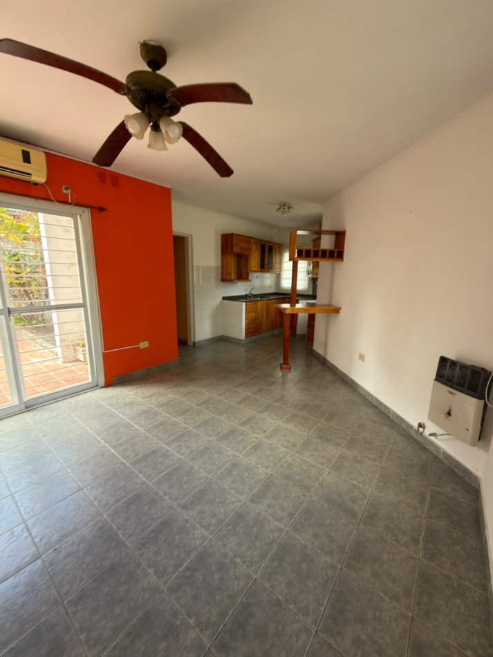 EN VENTA CASA EN ZONA SUR - FUNCIONALIDAD Y EXCELENTE UBICACION