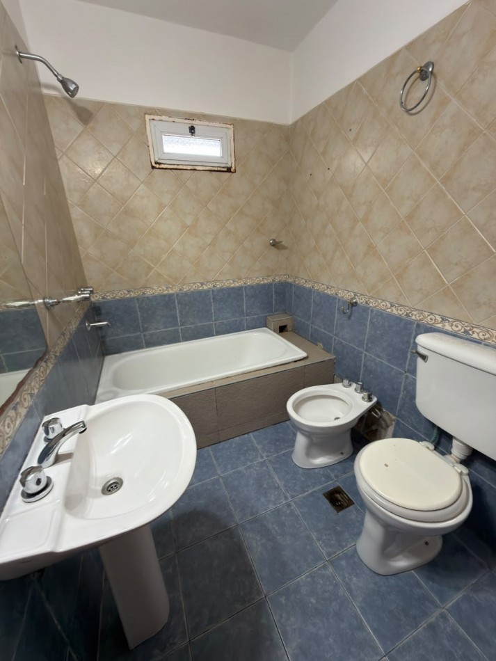 EN VENTA CASA EN ZONA SUR - FUNCIONALIDAD Y EXCELENTE UBICACION