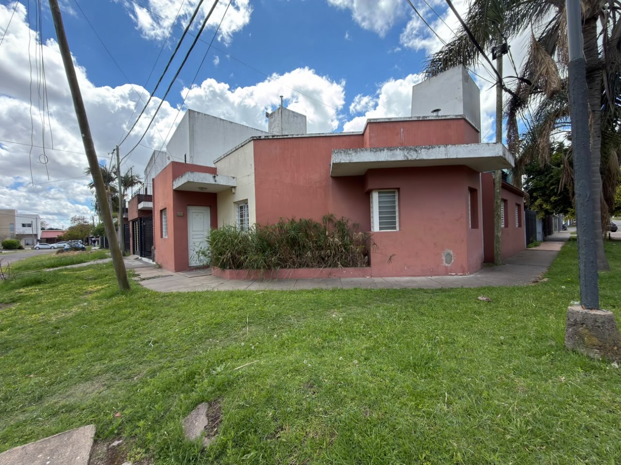 EN VENTA CASA EN ZONA SUR - FUNCIONALIDAD Y EXCELENTE UBICACION