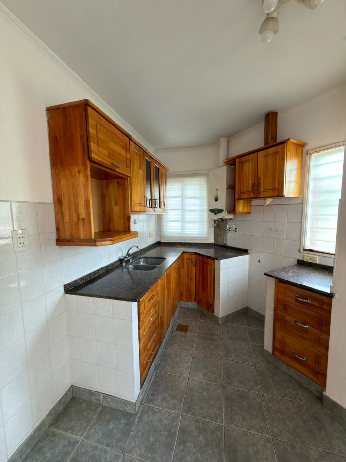 EN VENTA CASA EN ZONA SUR - FUNCIONALIDAD Y EXCELENTE UBICACION