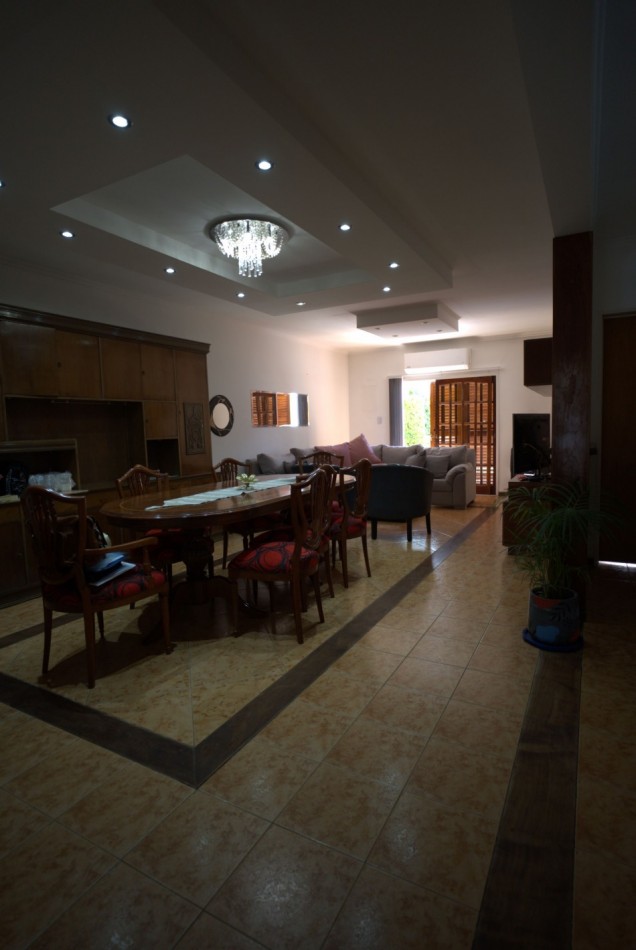 EN VENTA HERMOSA CASA DE 4 DORMITORIOS 