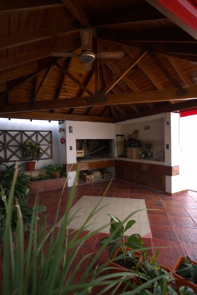 EN VENTA HERMOSA CASA DE 4 DORMITORIOS 