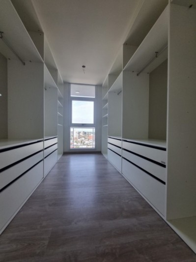 VENTA HERMOSO SEMI PISO DE 3 DORM ZONA PARQUE !!! 