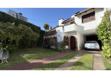 VENTA CASA CON GRAN TERRENO ZONA PARQUE !!! 