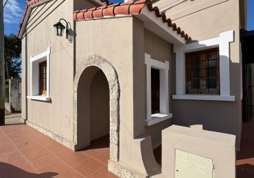 HERMOSA CASA REFACCIONADA A NUEVA - 3 DORM ZONA PARACAO !!!